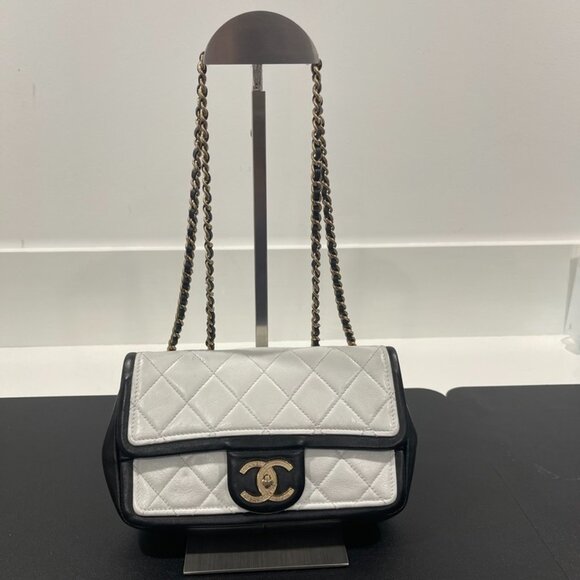 Chanel Single Flap Black/White Shoulder Bag (JB1054) - Picture 1 of 12